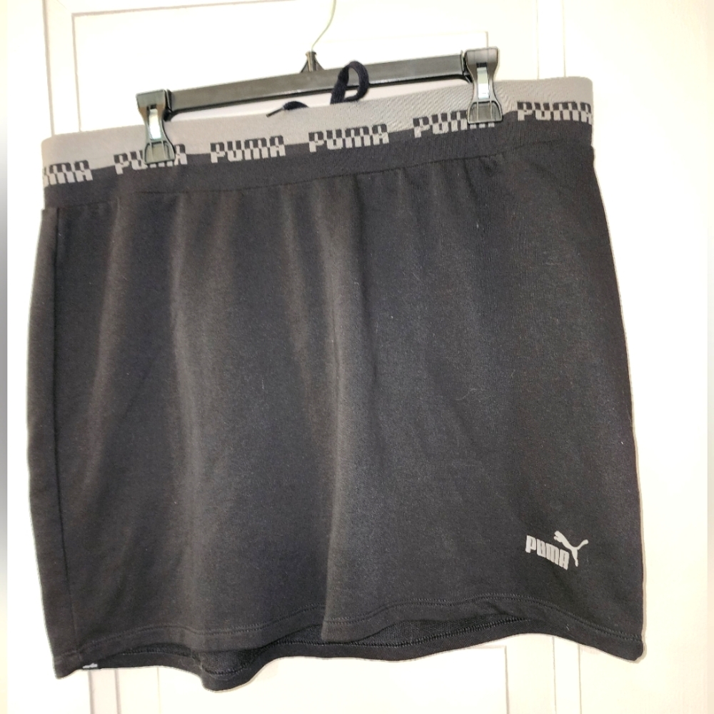 The Puma Casual Amplified Regular Fit Black/Grey Skirt in size XL